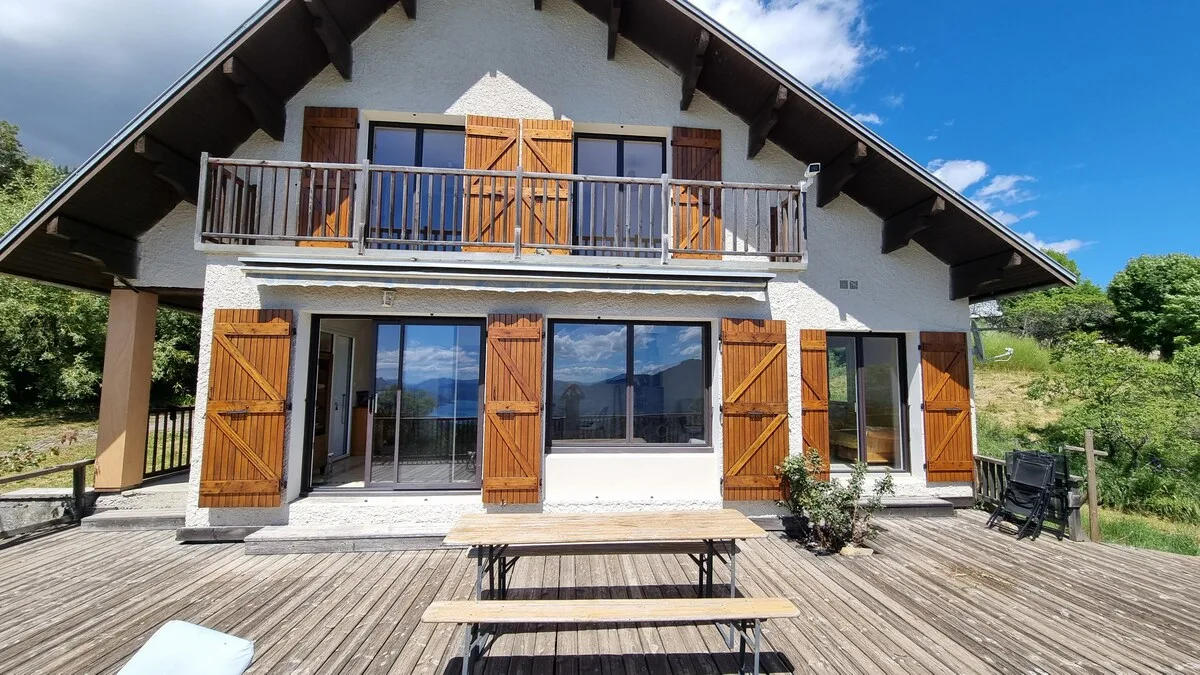 Façade plein sud du chalet Les Allouviers